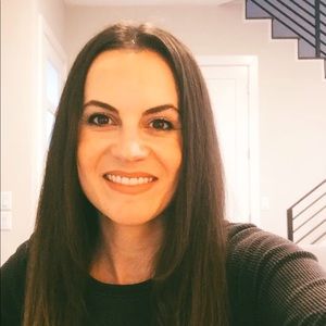 Meet your Posher, Larissa